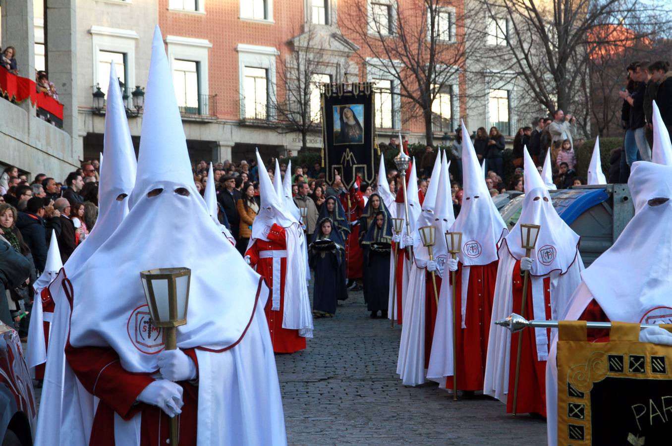 Procesión de Nuestra Señora de la Soledad al Pie de la Cruz y del Santísimo Cristo en su Última Palabra en Segovia