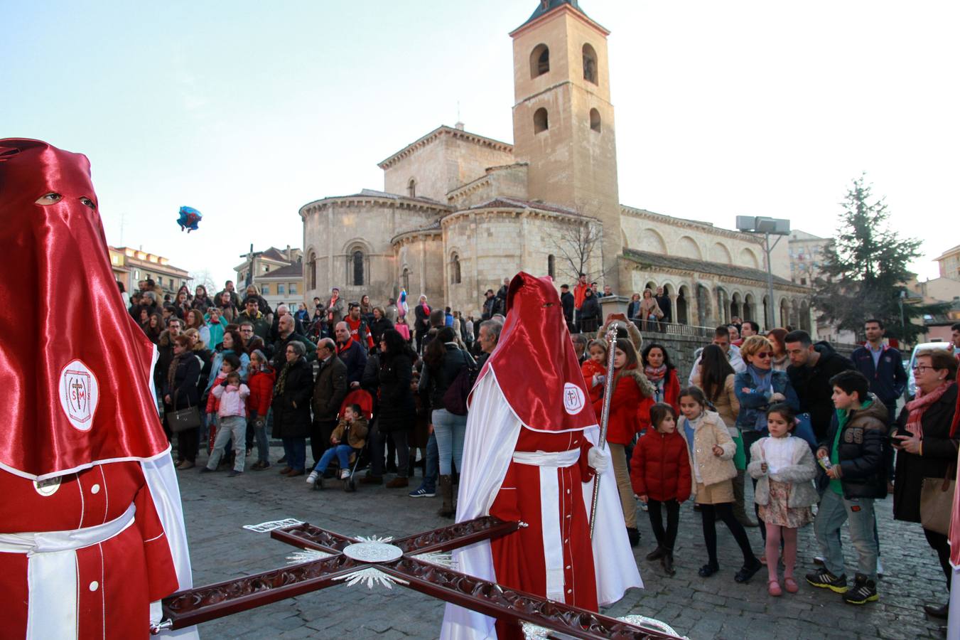 Procesión de Nuestra Señora de la Soledad al Pie de la Cruz y del Santísimo Cristo en su Última Palabra en Segovia