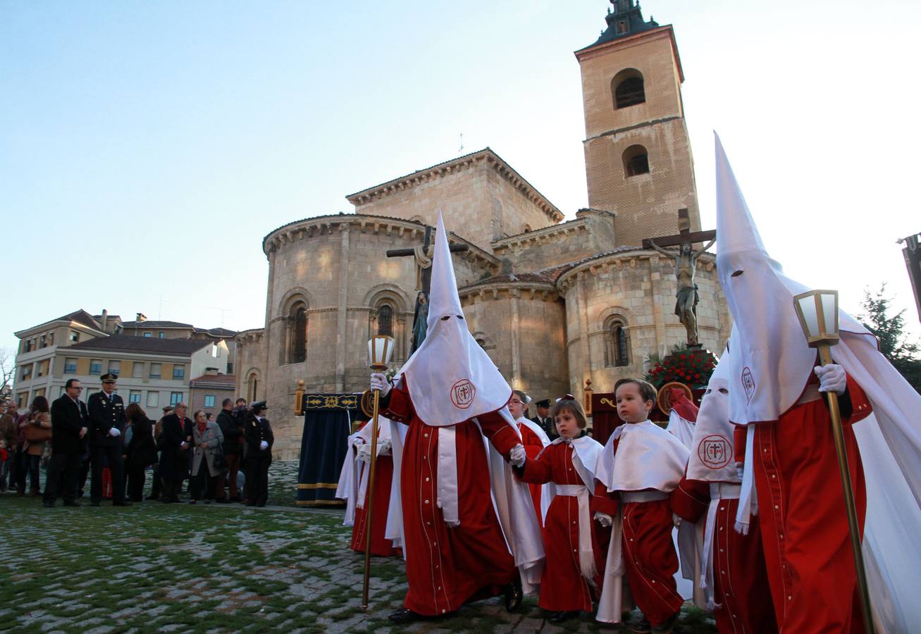 Procesión de Nuestra Señora de la Soledad al Pie de la Cruz y del Santísimo Cristo en su Última Palabra en Segovia