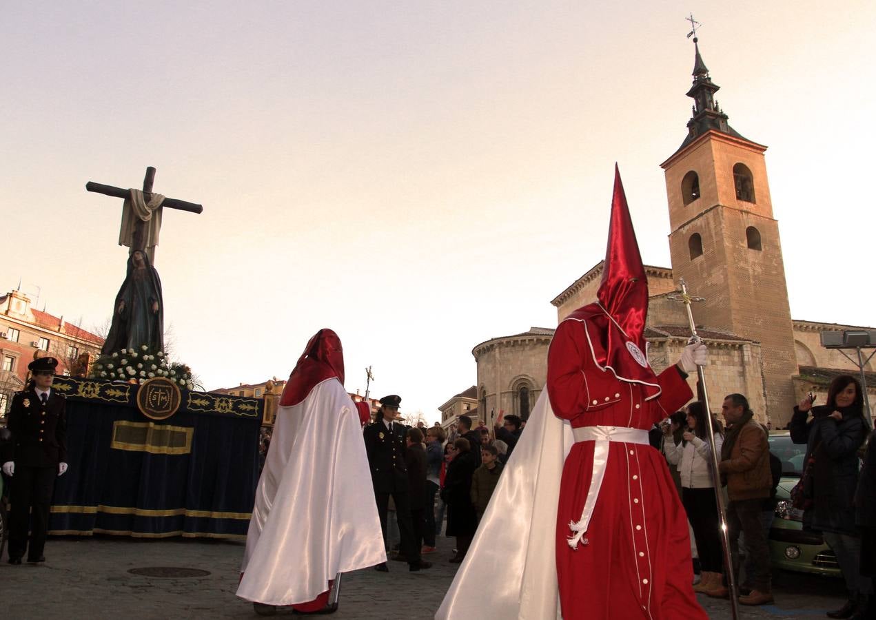 Procesión de Nuestra Señora de la Soledad al Pie de la Cruz y del Santísimo Cristo en su Última Palabra en Segovia