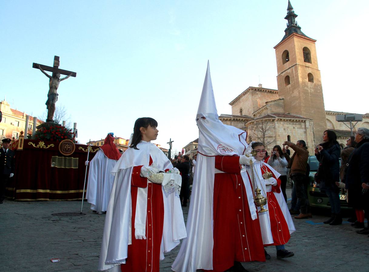 Procesión de Nuestra Señora de la Soledad al Pie de la Cruz y del Santísimo Cristo en su Última Palabra en Segovia