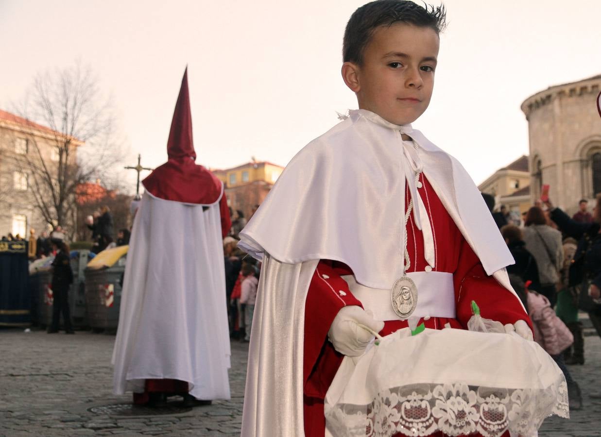 Procesión de Nuestra Señora de la Soledad al Pie de la Cruz y del Santísimo Cristo en su Última Palabra en Segovia