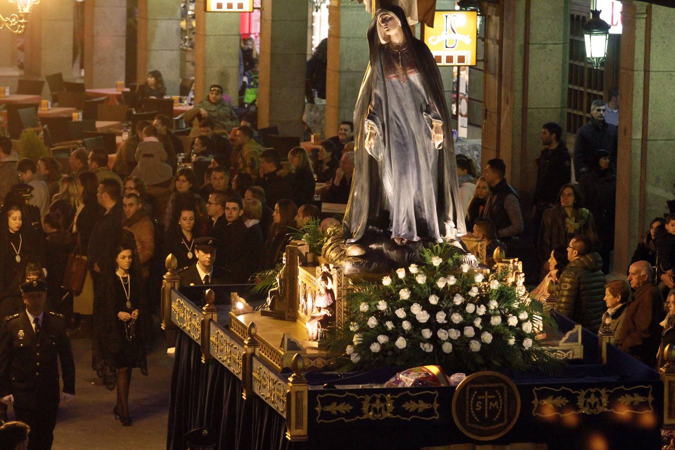 Procesión de Nuestra Señora de la Soledad al Pie de la Cruz y del Santísimo Cristo en su Última Palabra en Segovia