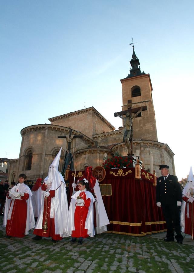 Procesión de Nuestra Señora de la Soledad al Pie de la Cruz y del Santísimo Cristo en su Última Palabra en Segovia