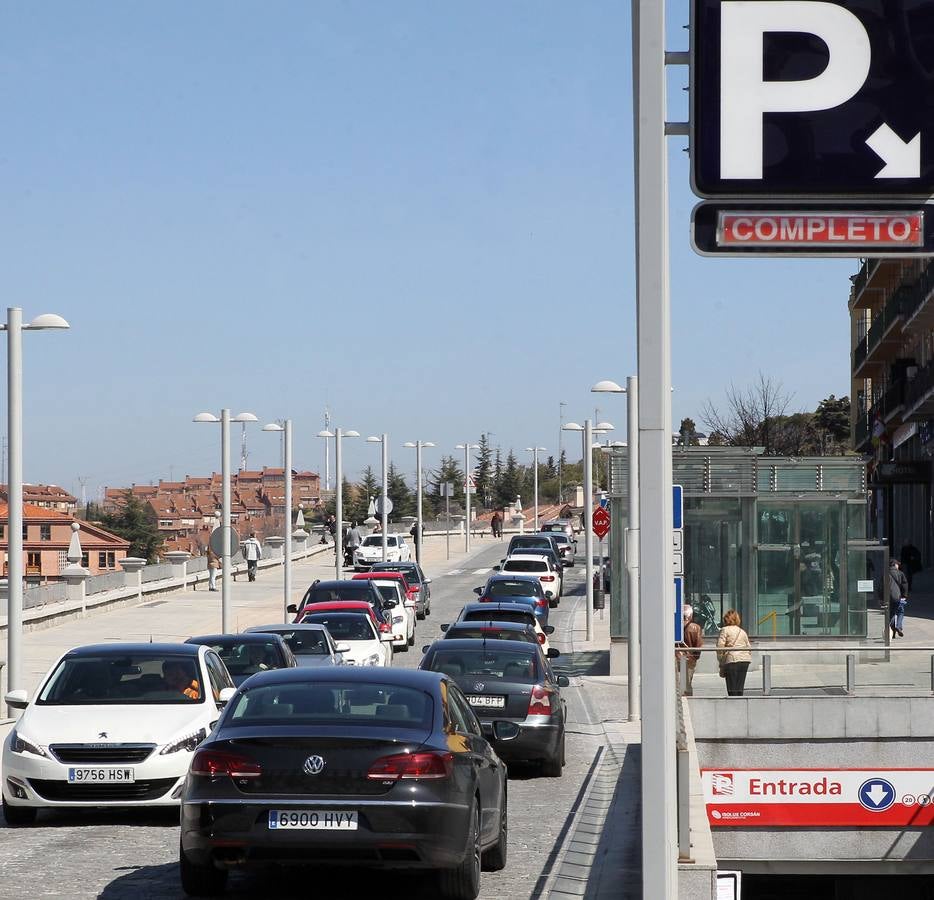 Segovia se llena de turistas el Viernes Santo