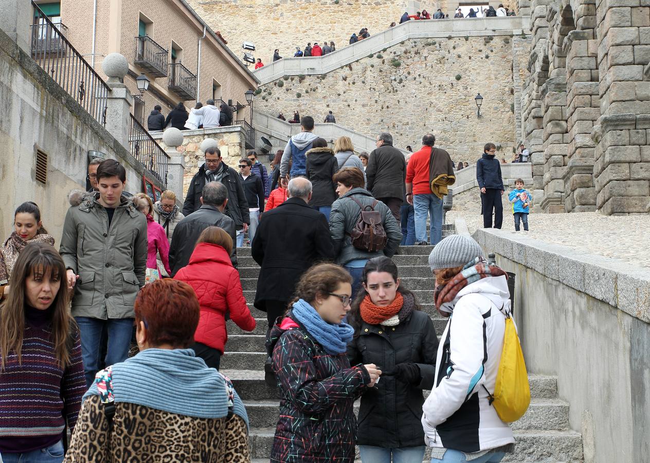 Segovia se llena de turistas el Viernes Santo