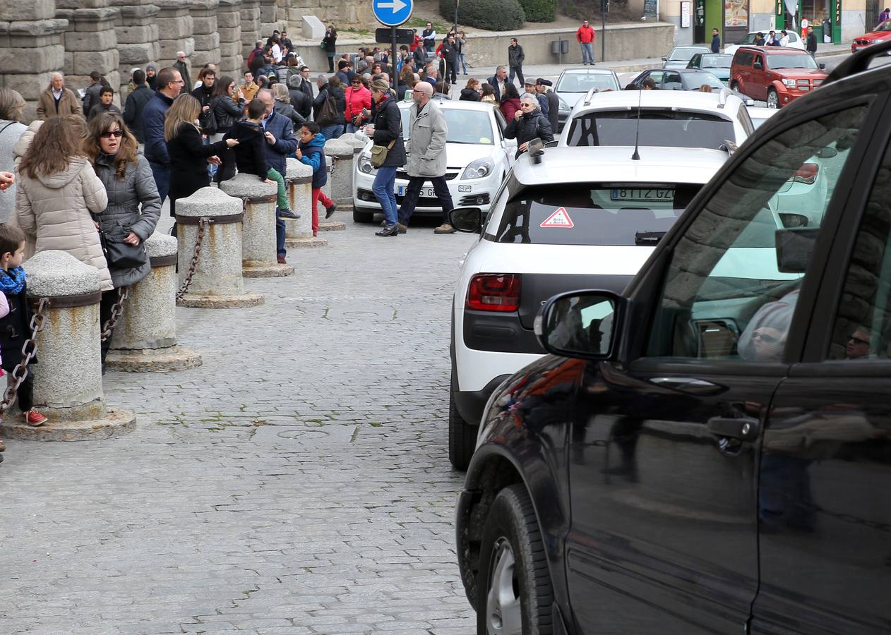Segovia se llena de turistas el Viernes Santo