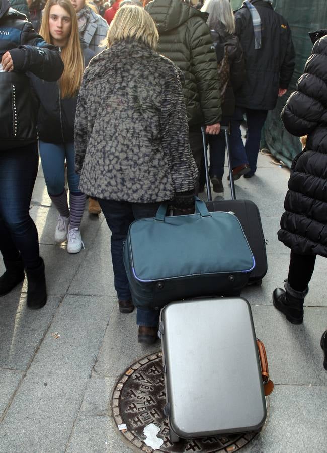 Segovia se llena de turistas el Viernes Santo