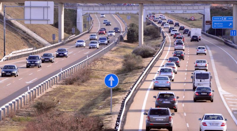 Retenciones en la A-6 entre Ataquines y Villanueva de los Caballeros
