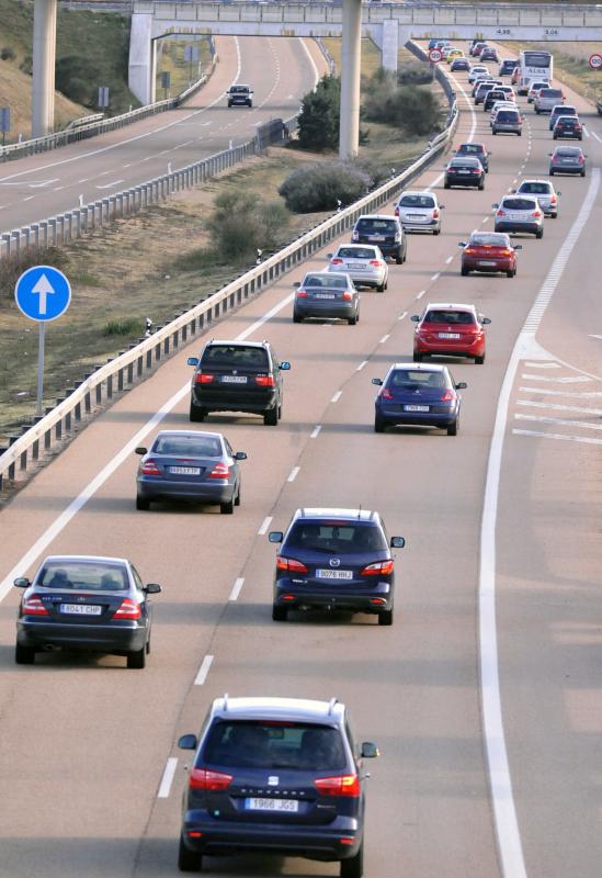 Retenciones en la A-6 entre Ataquines y Villanueva de los Caballeros