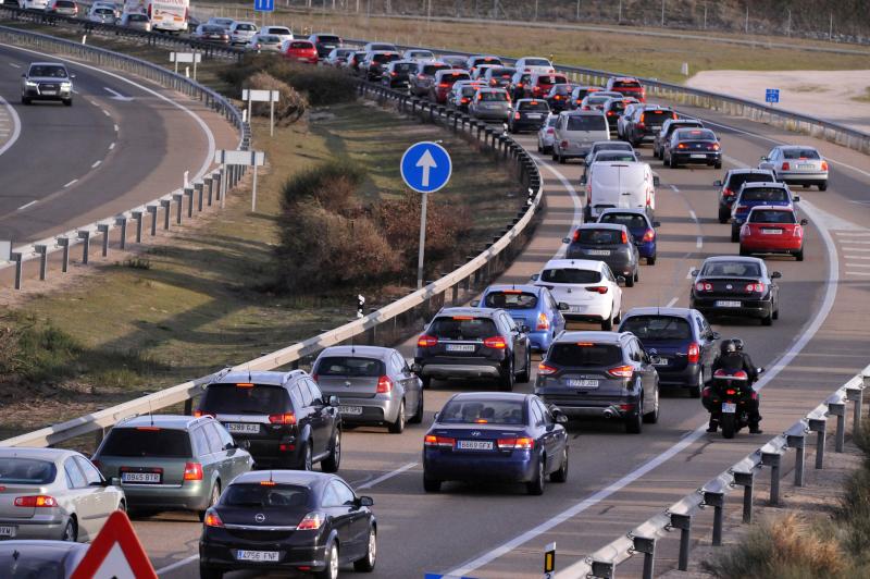 Retenciones en la A-6 entre Ataquines y Villanueva de los Caballeros