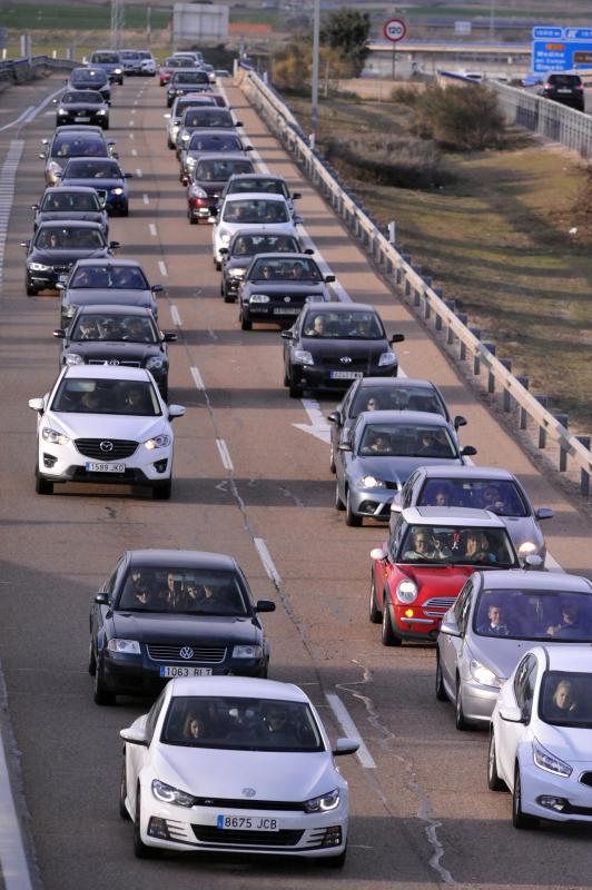 Retenciones en la A-6 entre Ataquines y Villanueva de los Caballeros