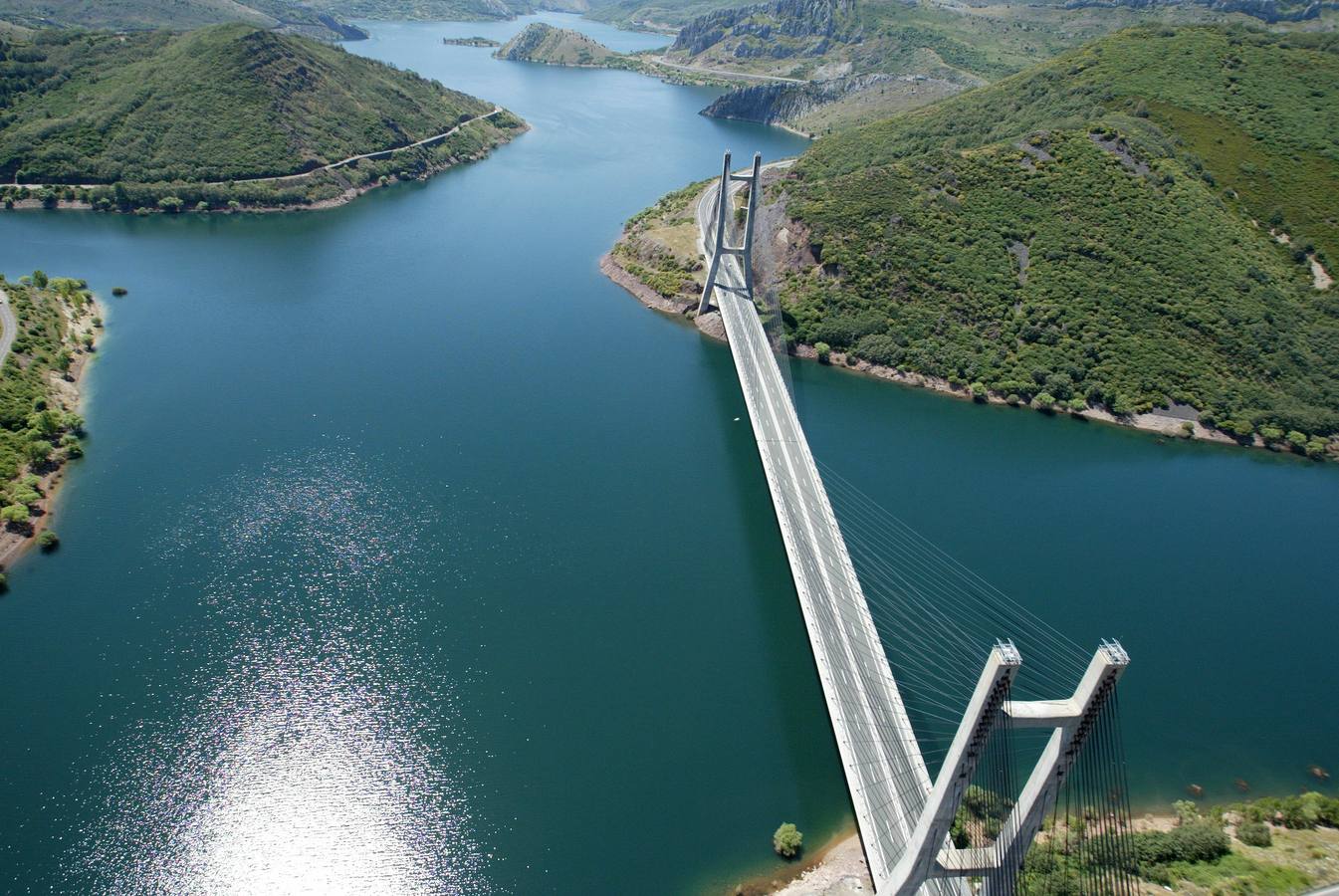 Pantano de Barrios de Luna.