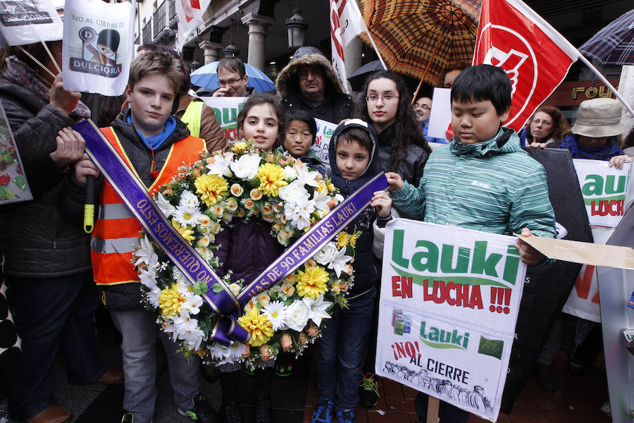 Manifestación en Valladolid contra el cierre de Lauki y Dulciora