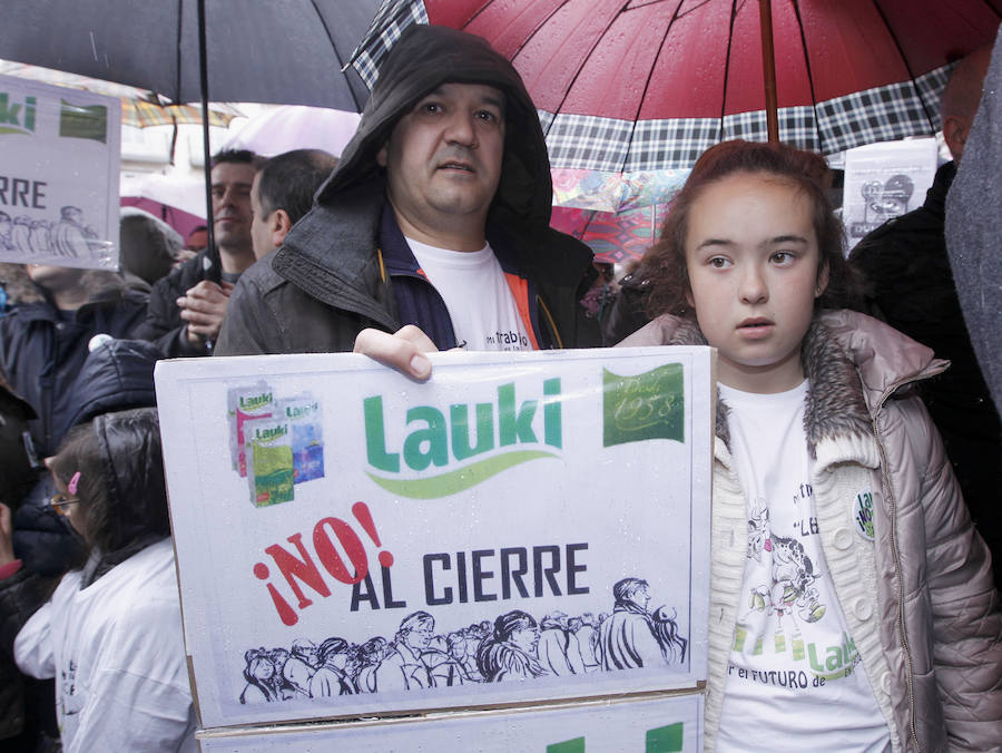 Manifestación en Valladolid contra el cierre de Lauki y Dulciora