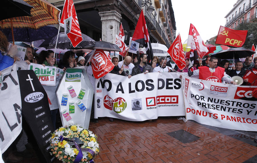 Manifestación en Valladolid contra el cierre de Lauki y Dulciora