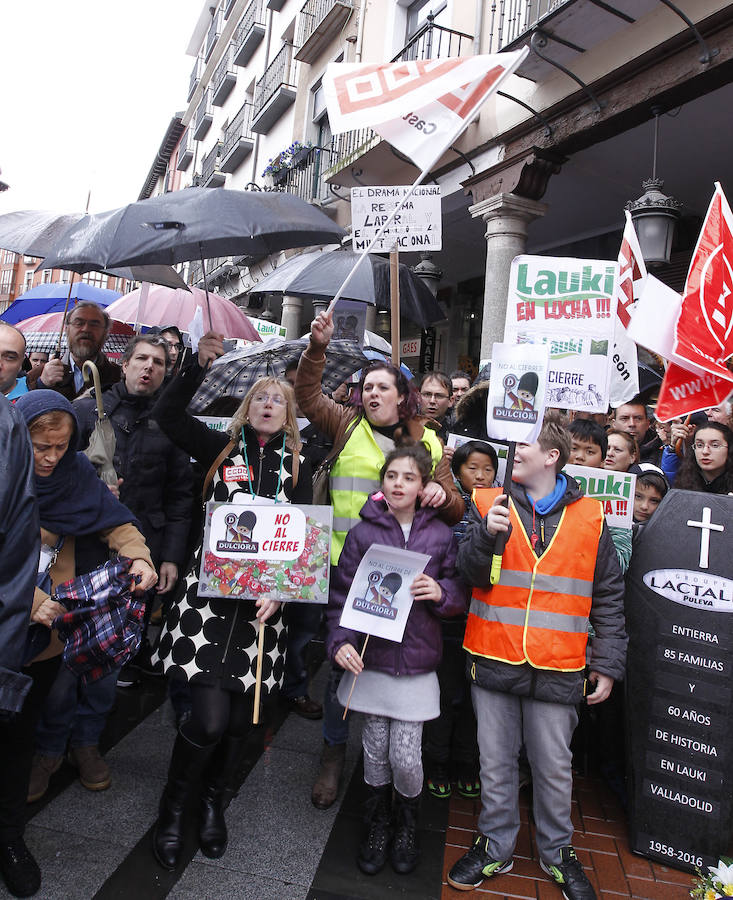 Manifestación en Valladolid contra el cierre de Lauki y Dulciora