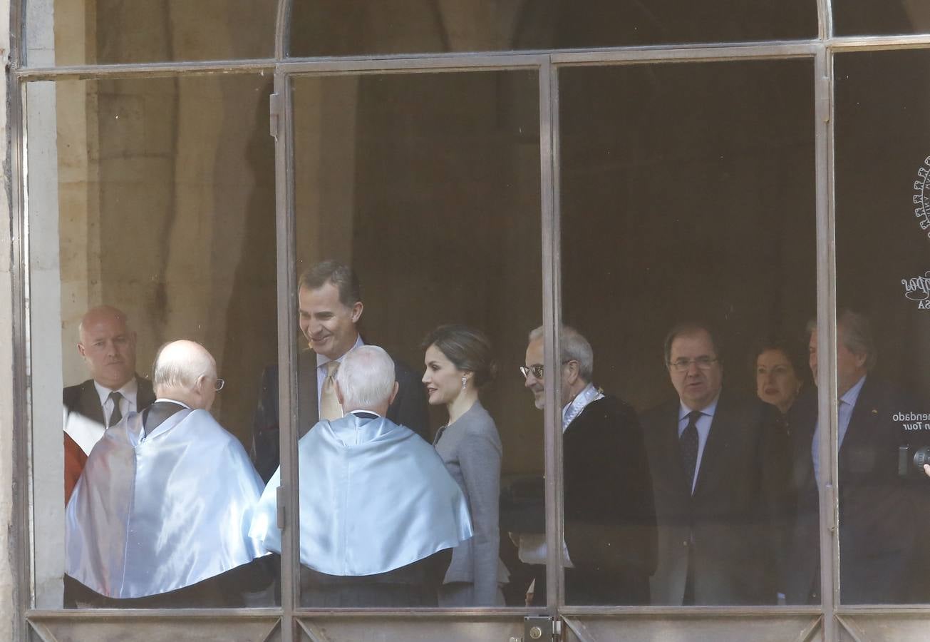 Los Reyes presiden en Salamanca la investidura honoris causa de Víctor García de la Concha y José Narro (1/2)