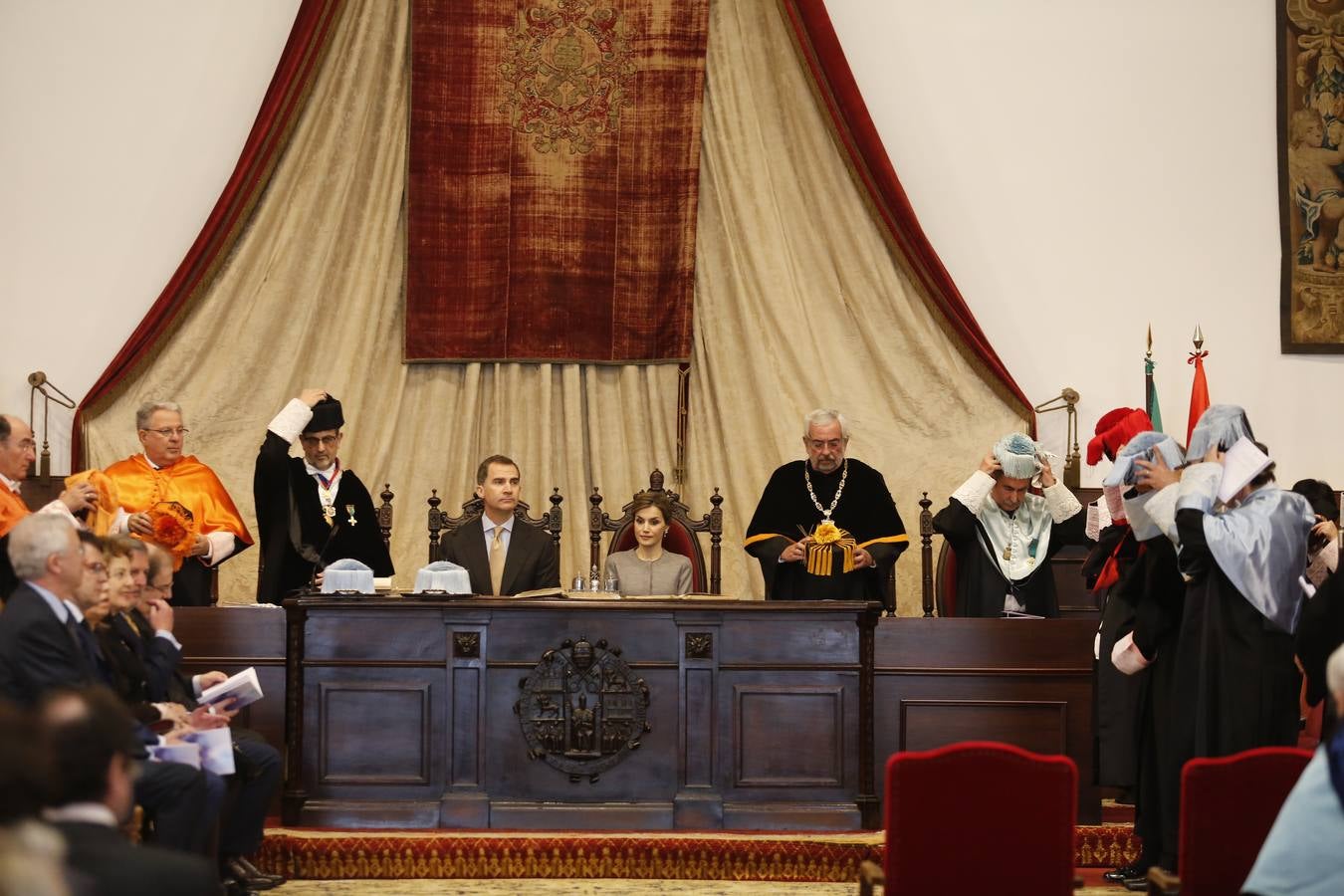 Los Reyes presiden en Salamanca la investidura honoris causa de Víctor García de la Concha y José Narro (1/2)