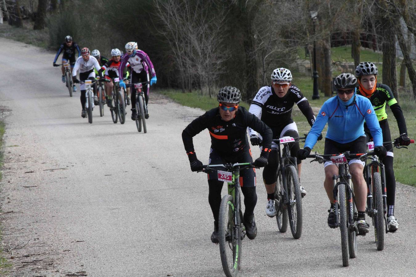 Primera etapa de la BTT Series de Valladolid celebrada en Campaspero (1/2)