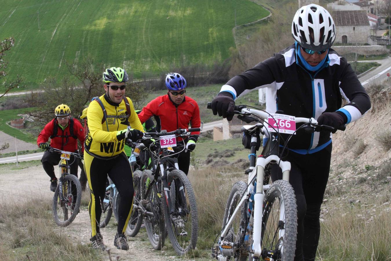 Primera etapa de la BTT Series de Valladolid celebrada en Campaspero (2/2)