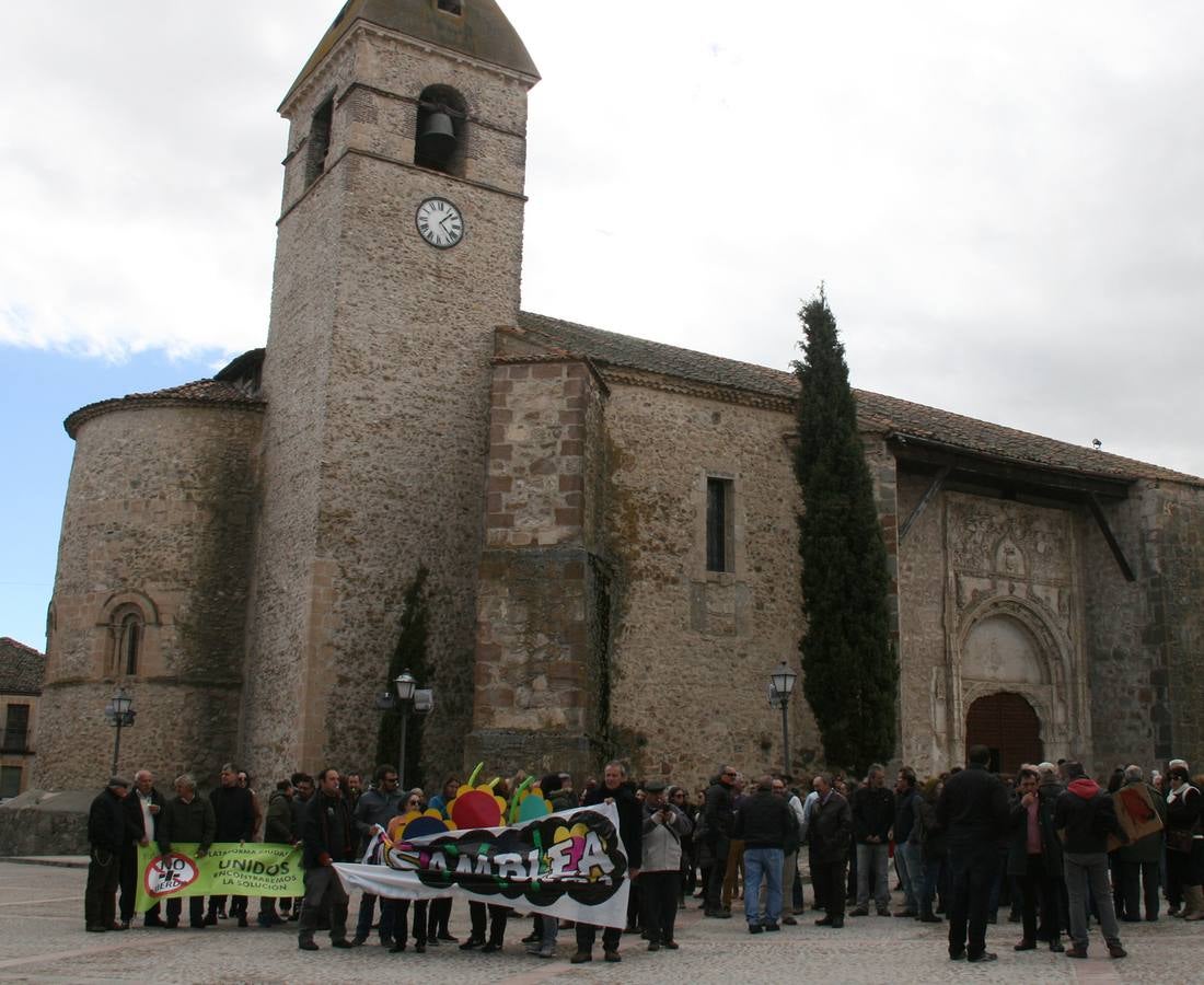 La localidad segoviana de Fuentepelayo se manifiesta en repulsa por los actos vandálicos