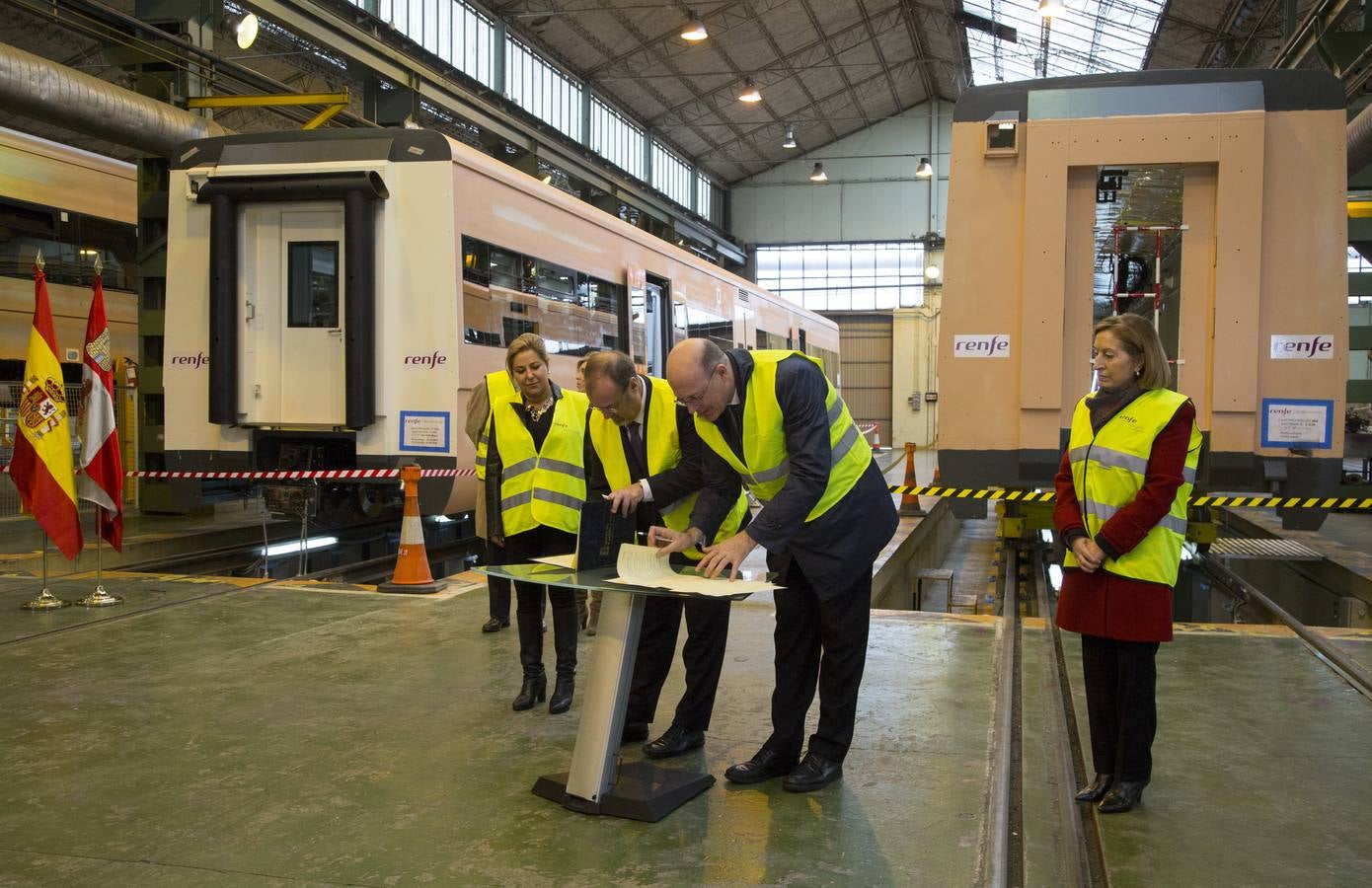La ministra de Fomento preside en Valladolid la firma de un convenio para impartir un ciclo FP en mantenimiento de material ferroviario