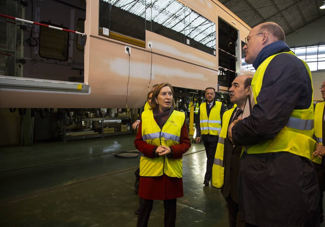 La ministra de Fomento preside en Valladolid la firma de un convenio para impartir un ciclo FP en mantenimiento de material ferroviario