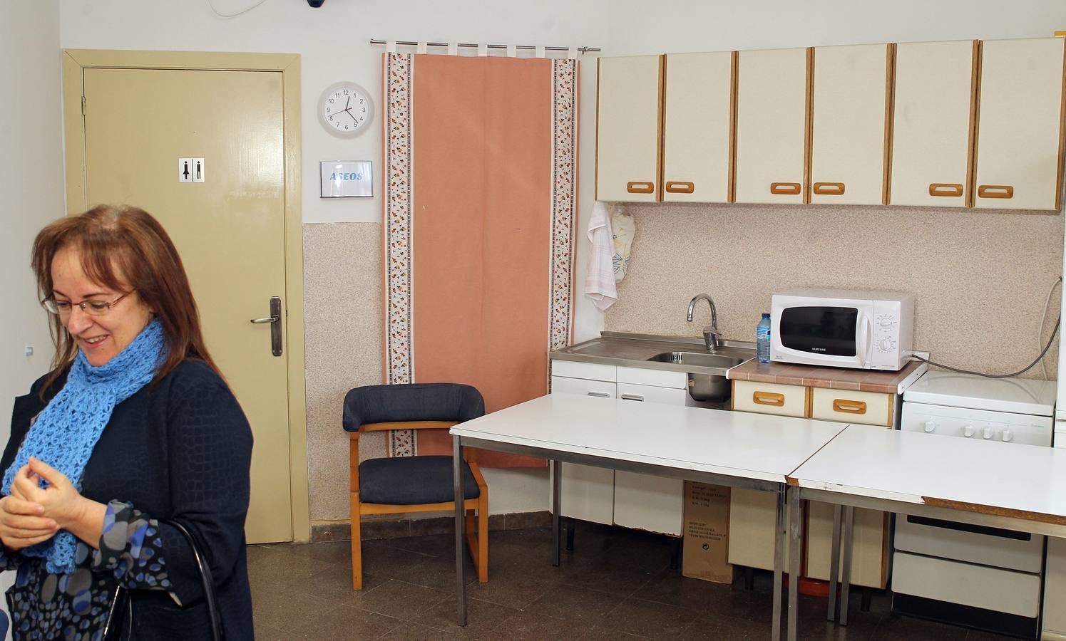 La presidenta de las Cortes, Silvia Clemente, inaugura las nuevas instalaciones de la asociación Amanecer de Segovia