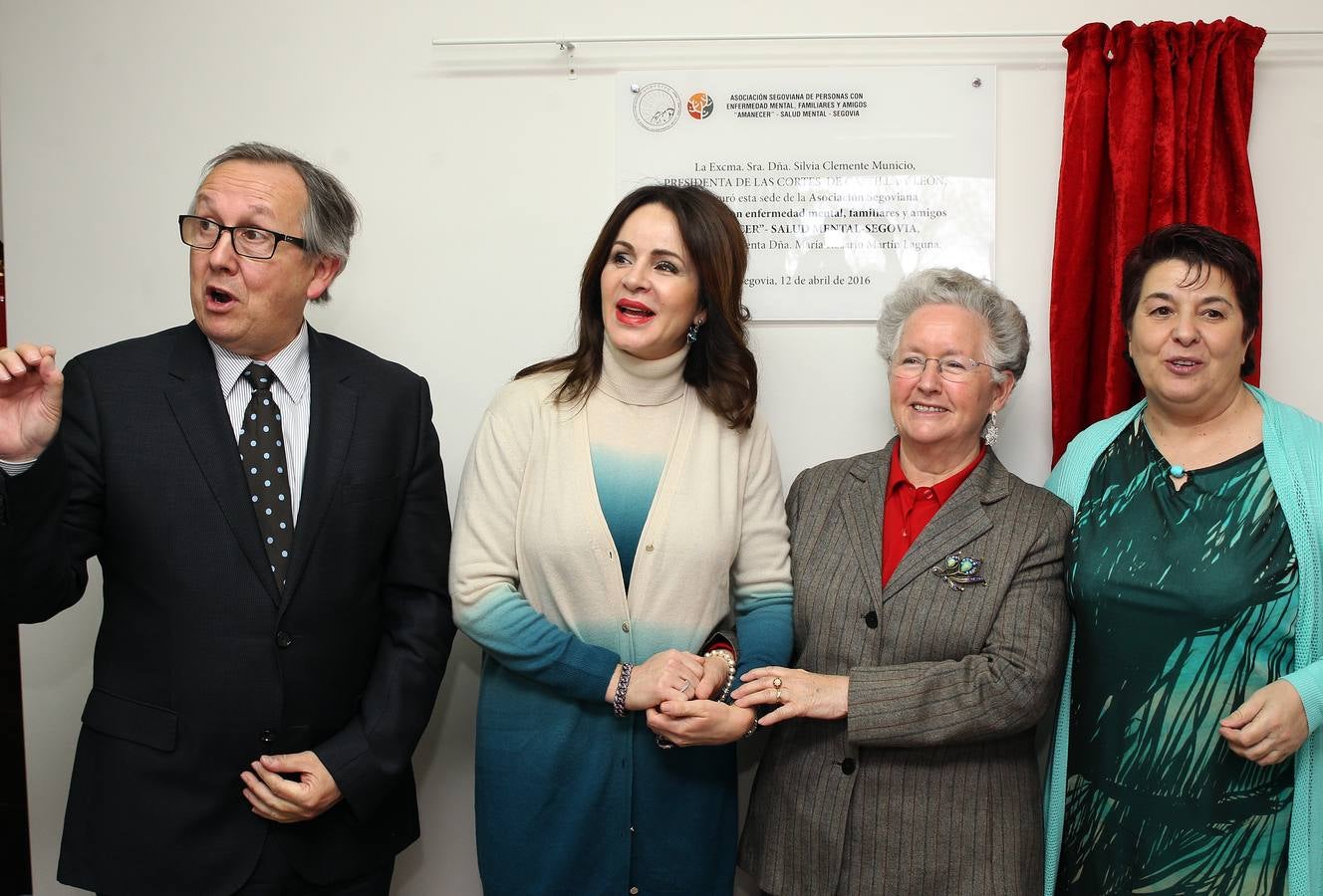 La presidenta de las Cortes, Silvia Clemente, inaugura las nuevas instalaciones de la asociación Amanecer de Segovia