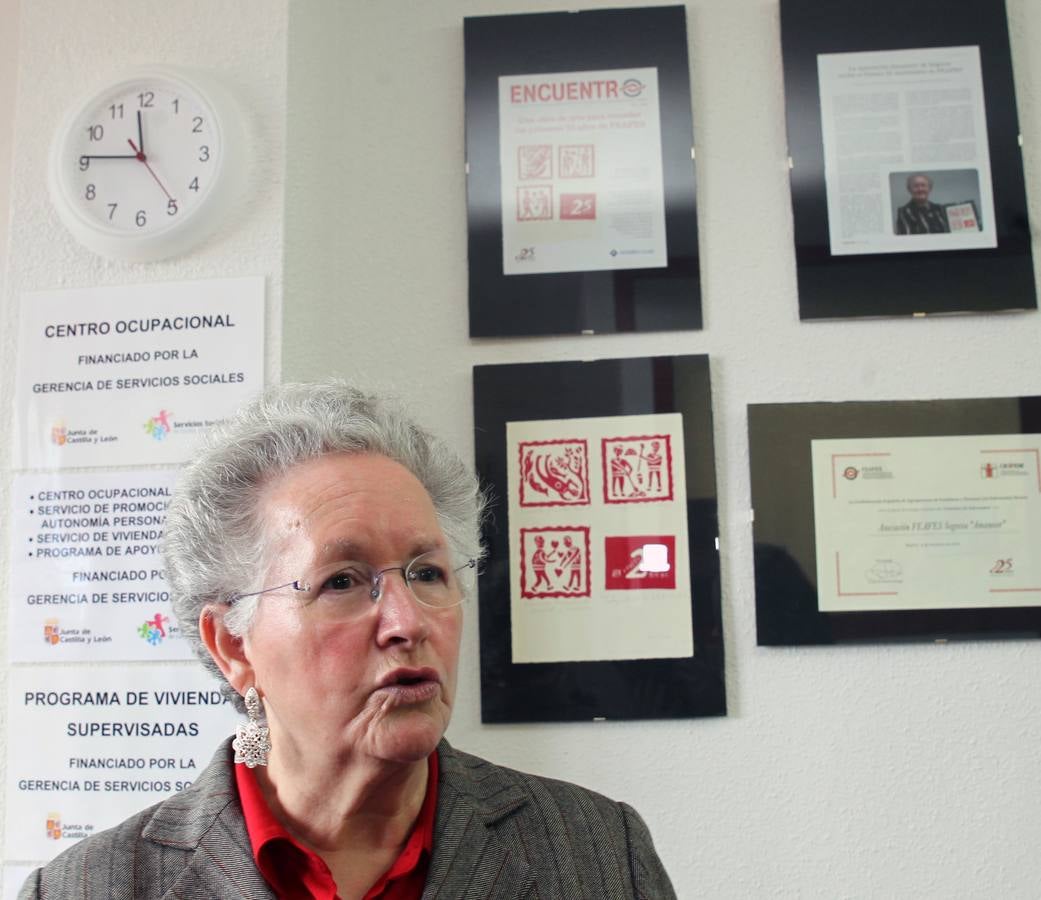 La presidenta de las Cortes, Silvia Clemente, inaugura las nuevas instalaciones de la asociación Amanecer de Segovia