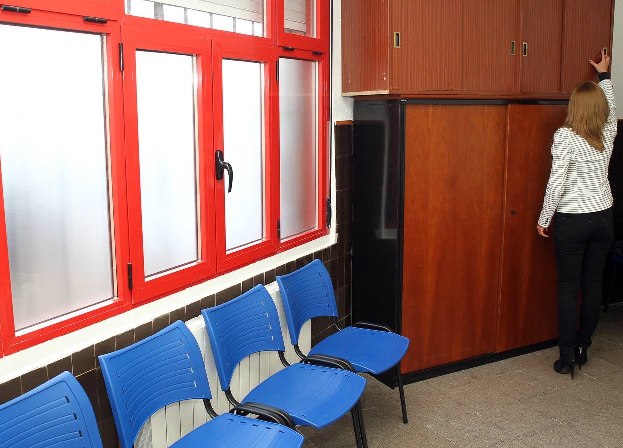 La presidenta de las Cortes, Silvia Clemente, inaugura las nuevas instalaciones de la asociación Amanecer de Segovia