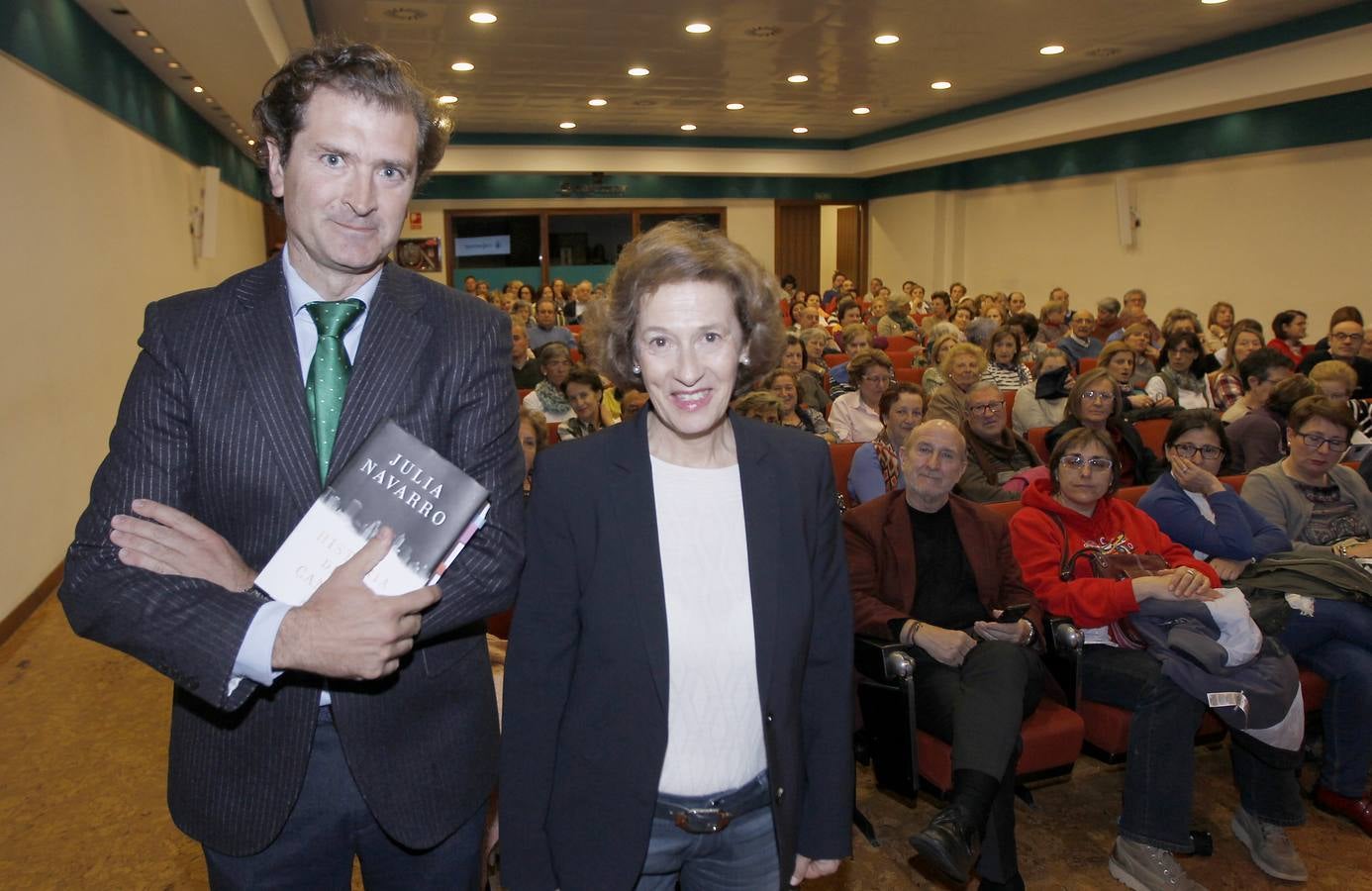 Julia Navarro, en el Aula de Cultura de El Norte de Castilla