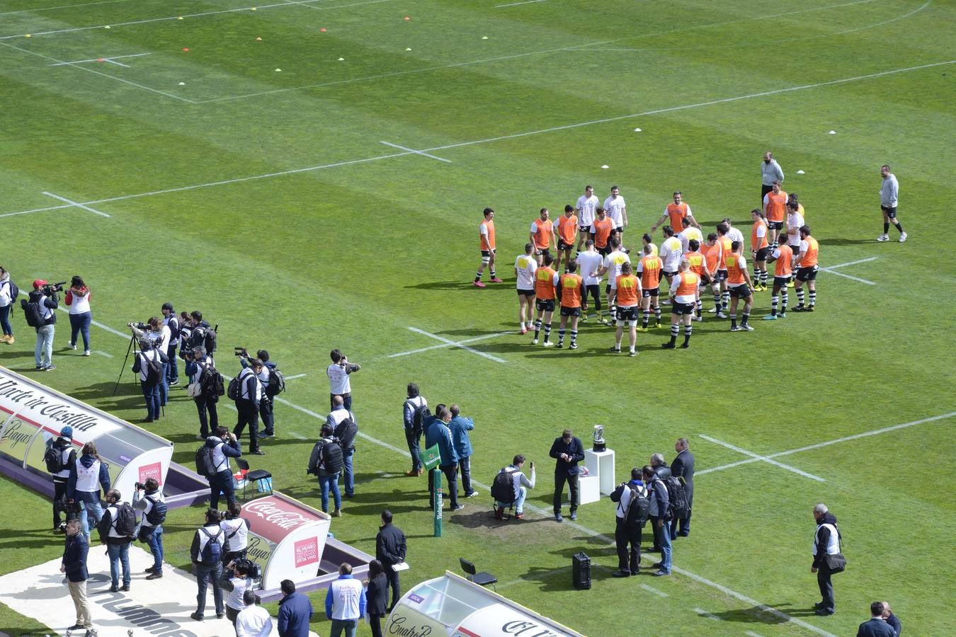 Fotos de las horas previas a la final de la Copa del Rey de rugby en Valladolid (2/3)