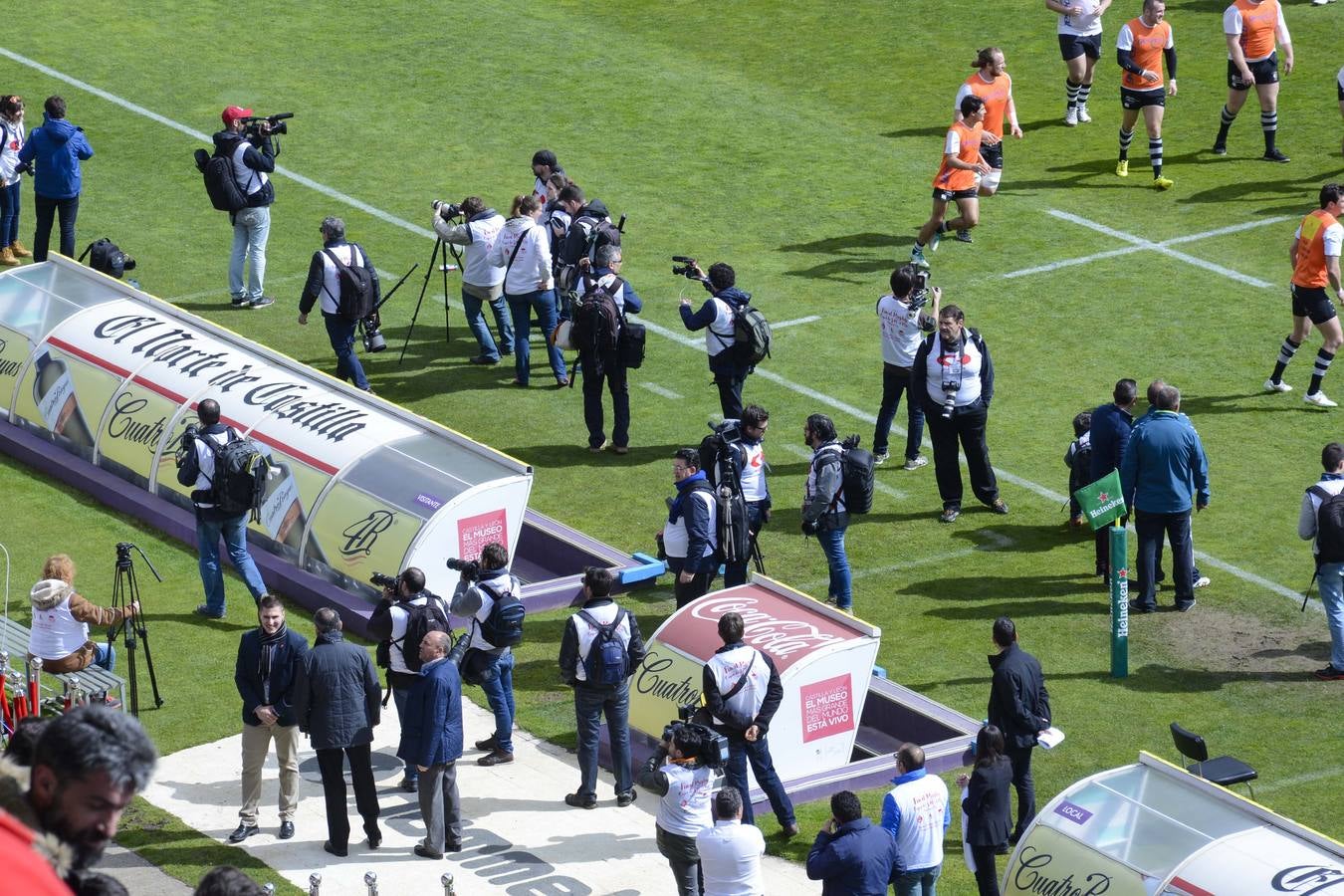 Fotos de las horas previas a la final de la Copa del Rey de rugby en Valladolid (2/3)