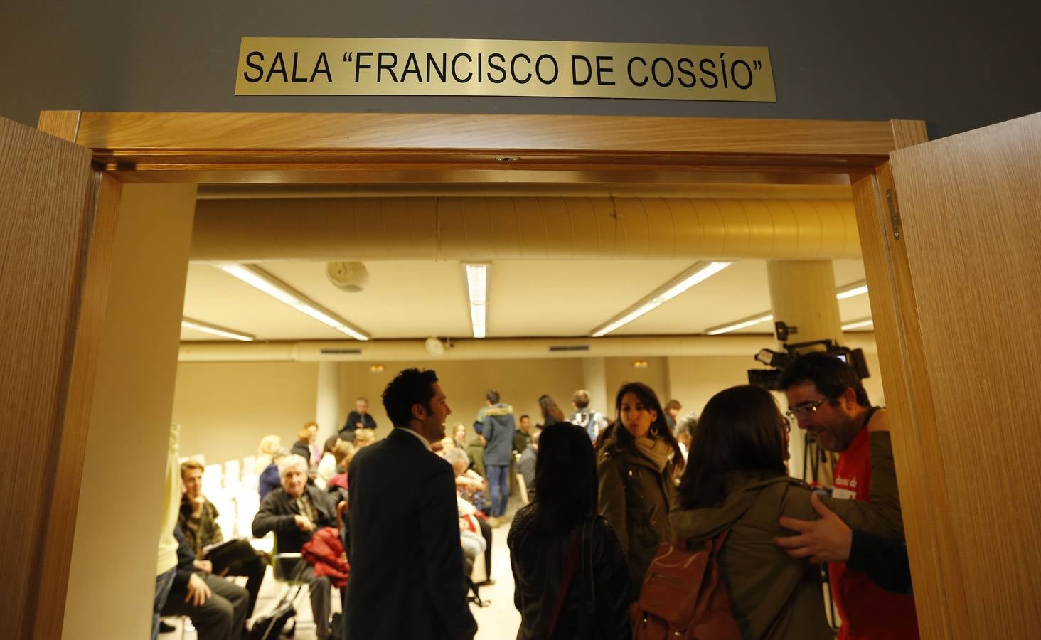 La Casa Revilla dedica su salón de actos al que fuera director de El Norte Francisco de Cossío