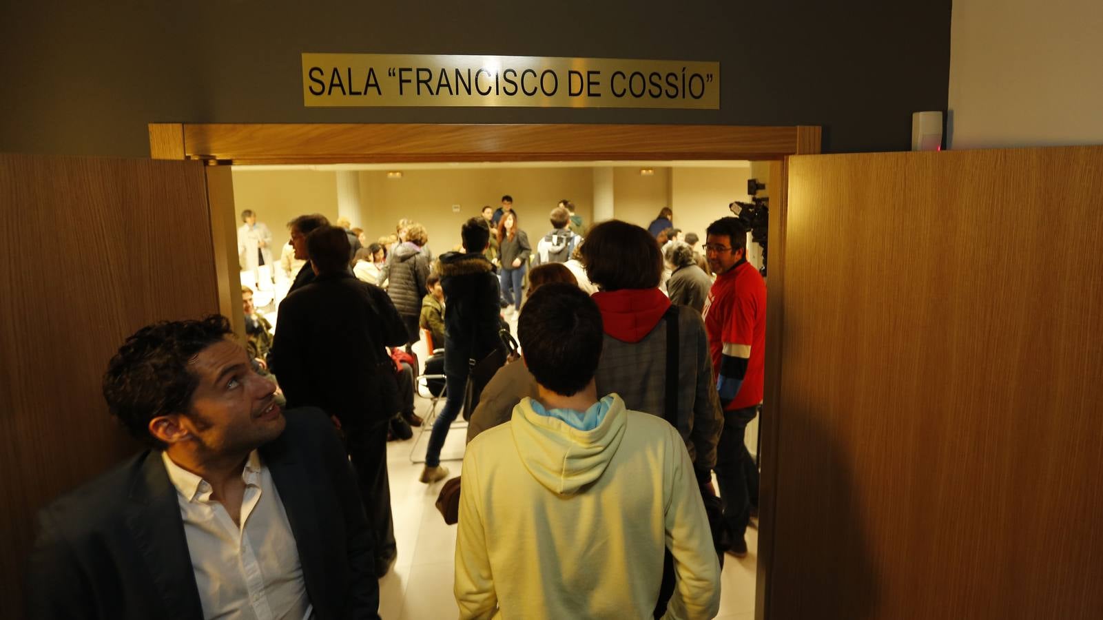 La Casa Revilla dedica su salón de actos al que fuera director de El Norte Francisco de Cossío