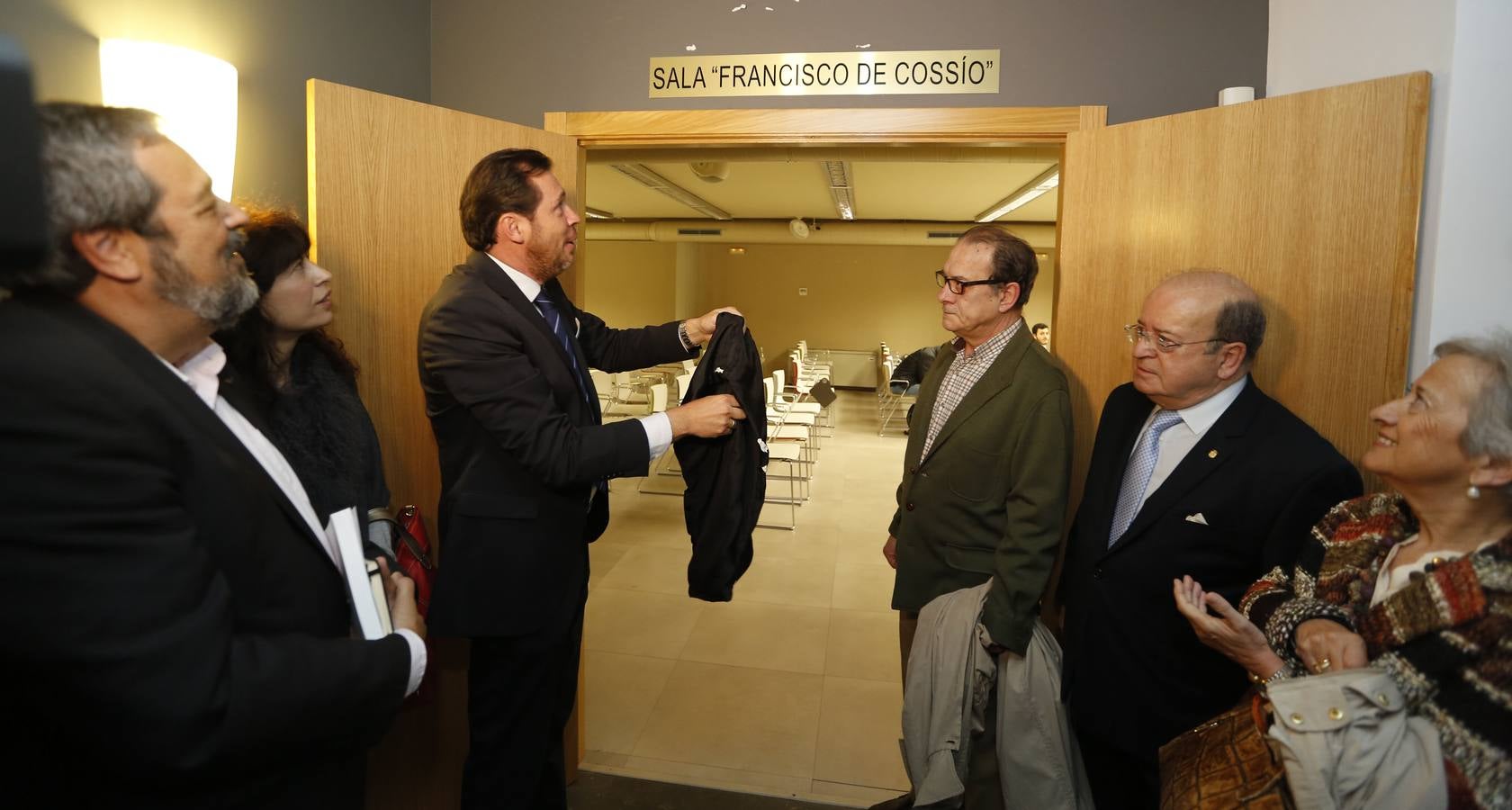 La Casa Revilla dedica su salón de actos al que fuera director de El Norte Francisco de Cossío