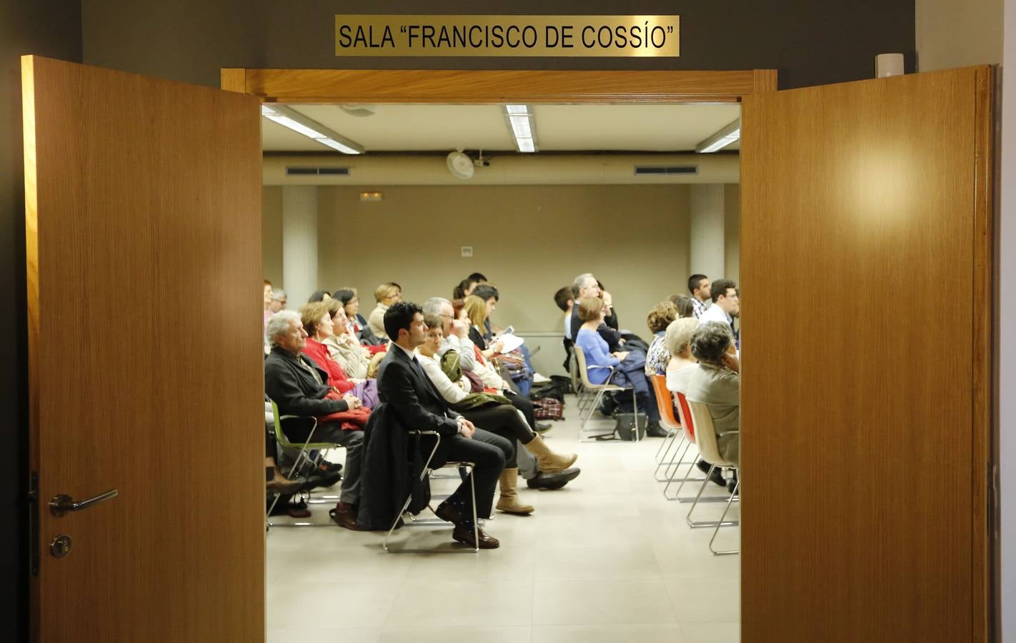 La Casa Revilla dedica su salón de actos al que fuera director de El Norte Francisco de Cossío