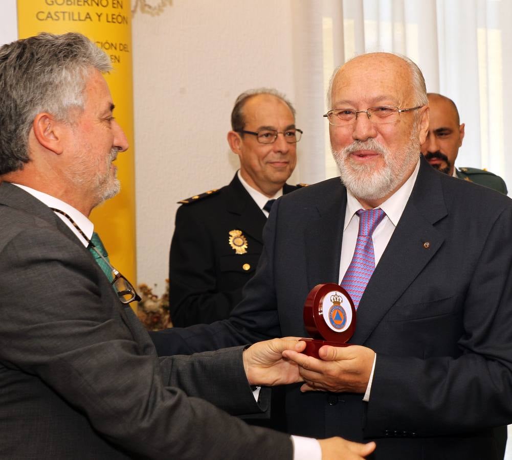 Entrega de distinciones a miembros de los cuerpos de Seguridad de Segovia