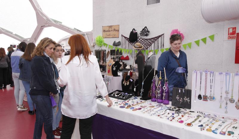 Mercadillo solidario en la Cúpula del Milenio de Valladolid