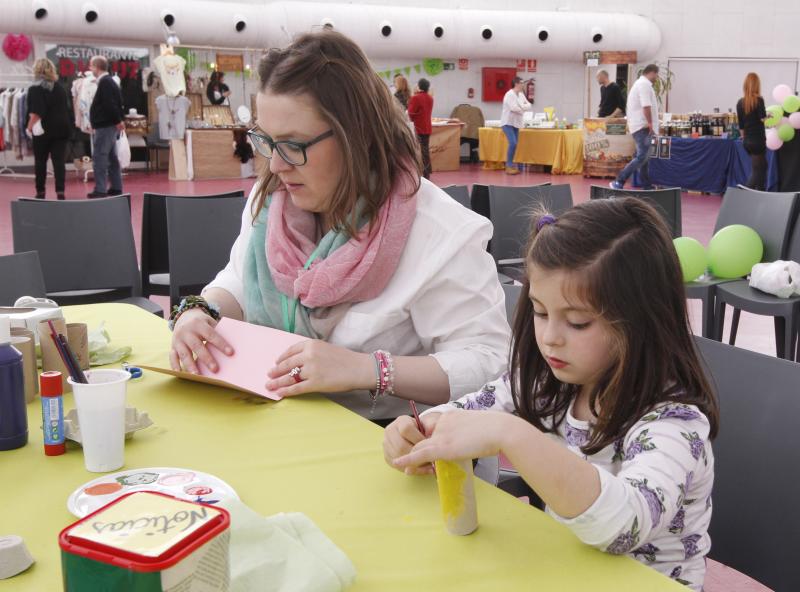 Mercadillo solidario en la Cúpula del Milenio de Valladolid