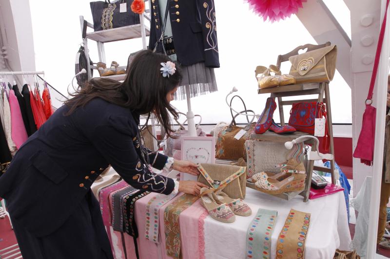 Mercadillo solidario en la Cúpula del Milenio de Valladolid