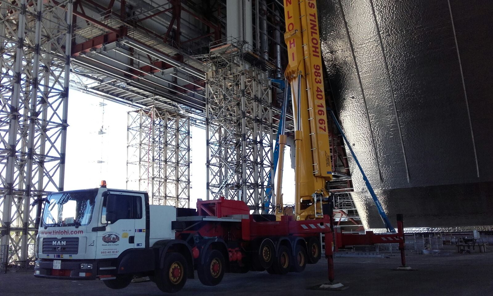 Gruístas vallisoletanos trabajan en la central nuclear de Chernóbil