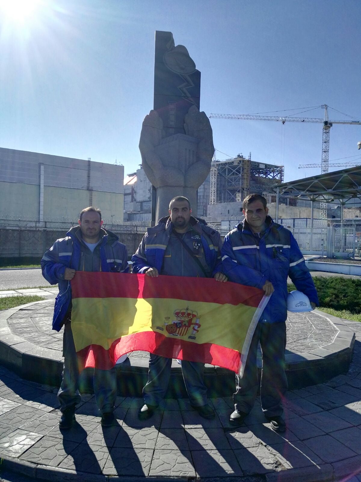 Gruístas vallisoletanos trabajan en la central nuclear de Chernóbil