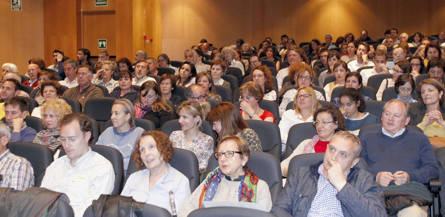 Rafael Santandreu y Julio Alfaro desbrozan con sus métodos el camino a la felicidad en el Aula de Cultura de El Norte