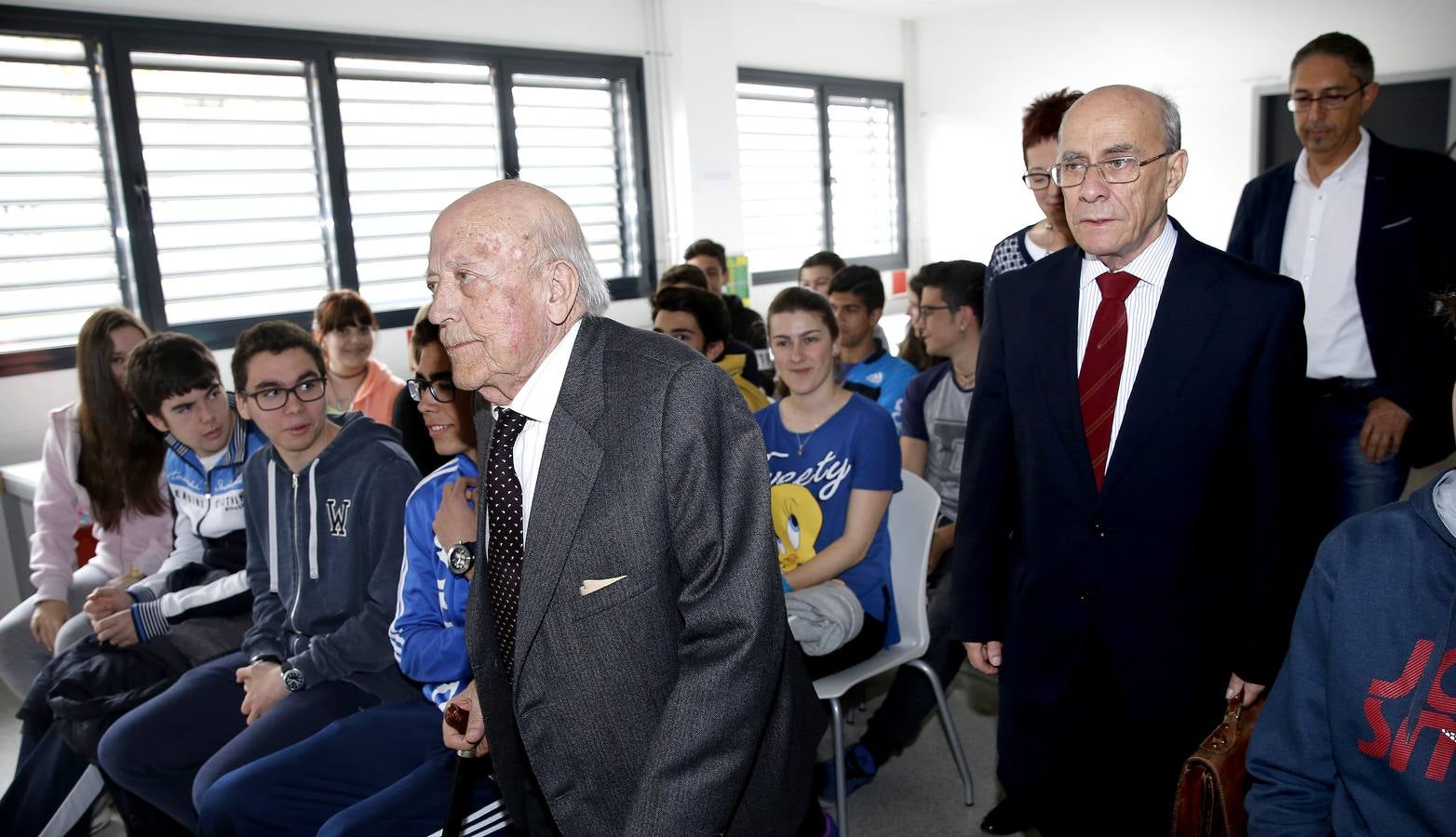 José Jiménez Lozano participa con Teófanes Egido en un encuentro con estudiantes en el centro que lleva su nombre en Parquesol