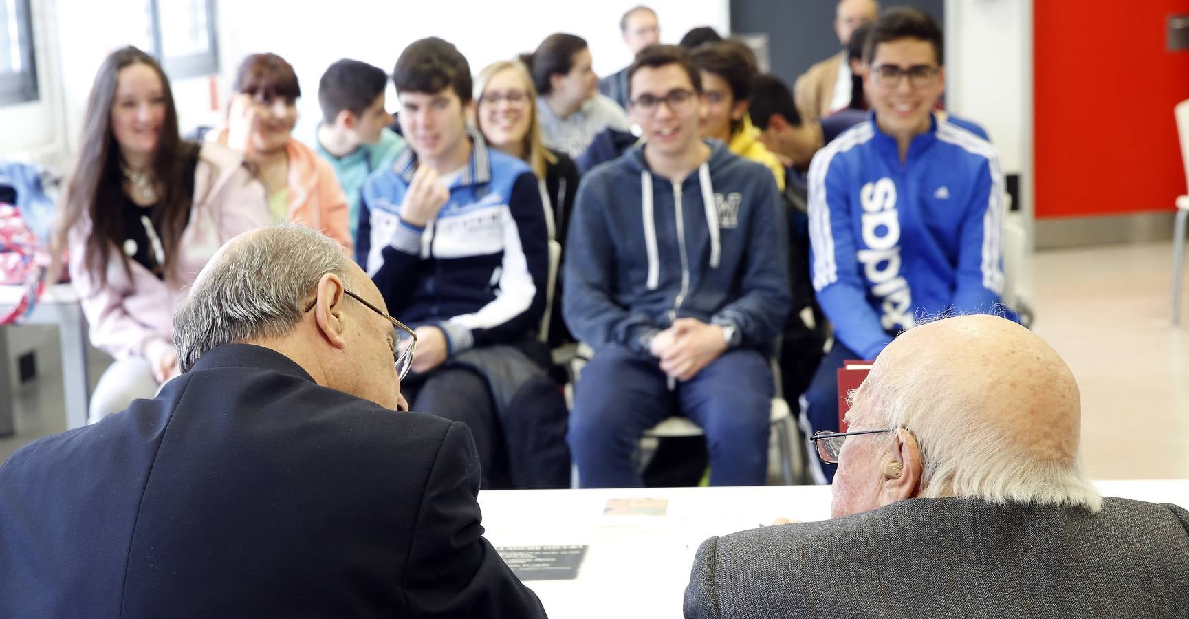José Jiménez Lozano participa con Teófanes Egido en un encuentro con estudiantes en el centro que lleva su nombre en Parquesol