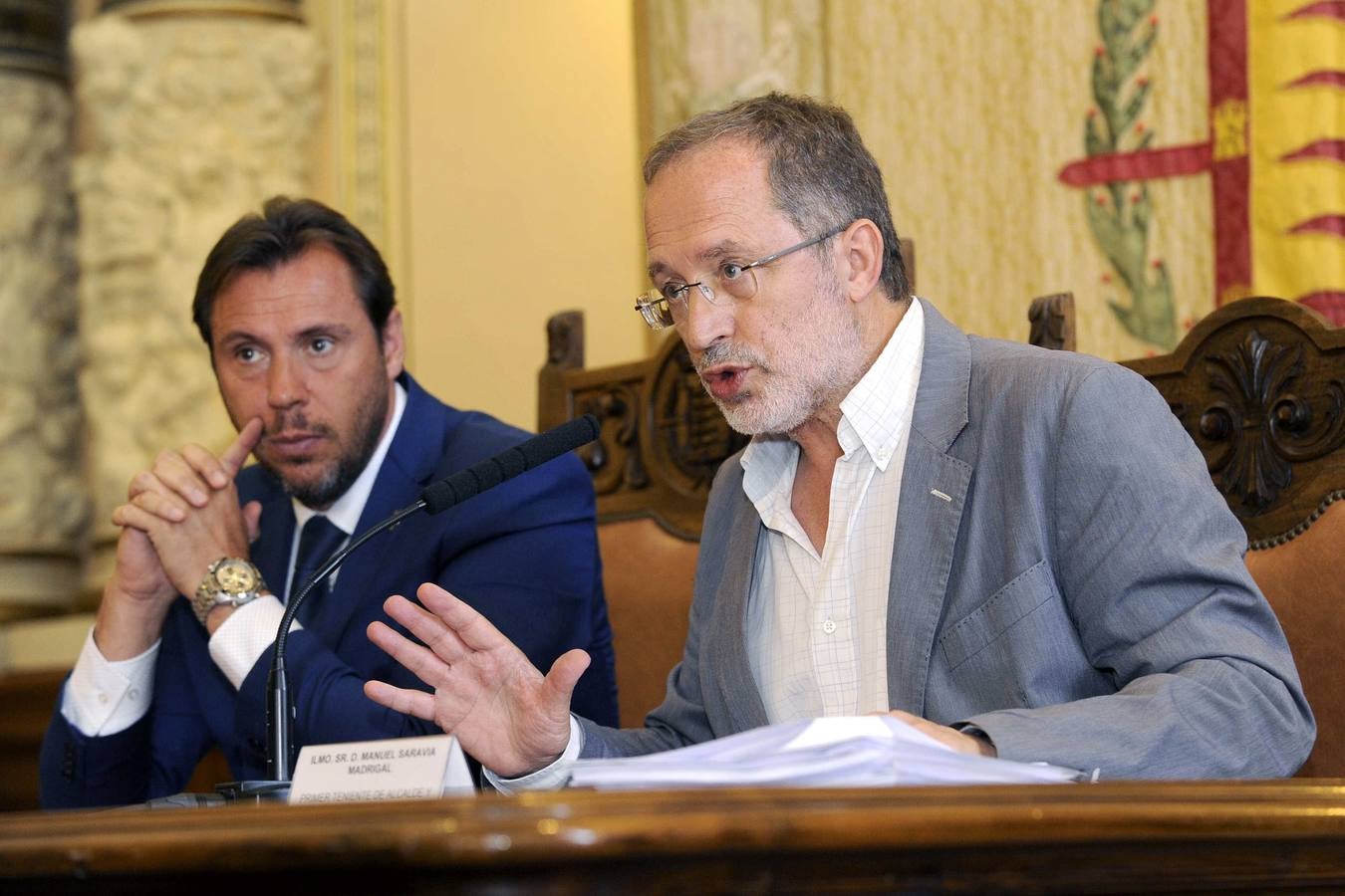13.07.15 El alcalde de Valladolid Óscar Puente, y el teniente de alcalde y concejal de Urbanismo Manuel Saravia, en una rueda de prensa acerca de la reagrupación de las sedes de Justicia y el soterramiento de las vías de tren.