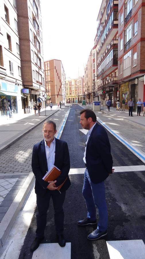 24.07.15 La calle Nicolás Salmerón, en Valladolid es abierta al tráfico tras las obras de remodelación de los carriles.